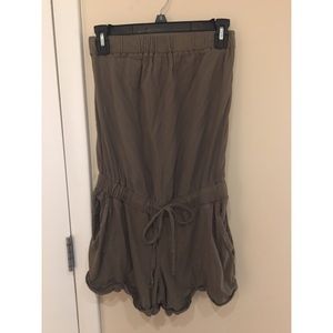 Strapless army green romper